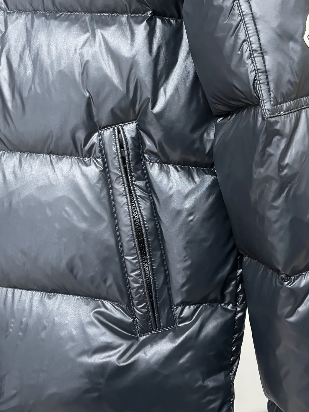 MON 26 Levitha 。 Premium 。 Super Laqué ， 。 ， ， —— ， 。 ， Classic 。 ， Moncler Maya ， Classic ， ， 。 ， 、 ， 。 。 ， Luxury ， ， Premium 。 25061Size ： 0 : 50cm- 112cm- 61cm- 70 1 : 51cm- 116cm- 62cm- 71 2 : 52cm- 120cm- 63cm- 72 3 : 53cm- 124cm- 65cm- 73 4 : 54cm- 128cm- 67cm- 74 5 : 55cm- 132cm- 69cm- 75 Size ：（ 0 ） 174-140 ， 2 ！ 130 1 ，130-145 2 ，145-160 3 ，160-175 4 ，175-190 5 ！